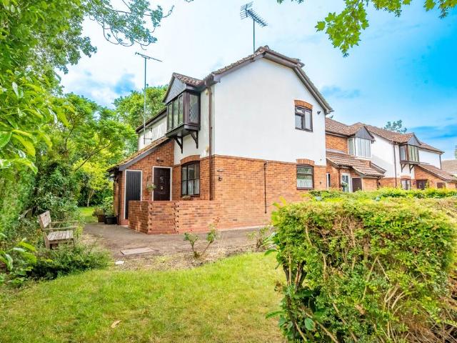 Flat for sale in Moulsham Green, Hart