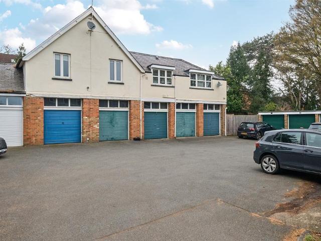 Flat for sale in Furze Platt, Maidenhead