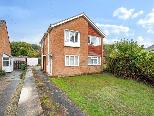 Flat for sale in Farnborough Park, Greater London