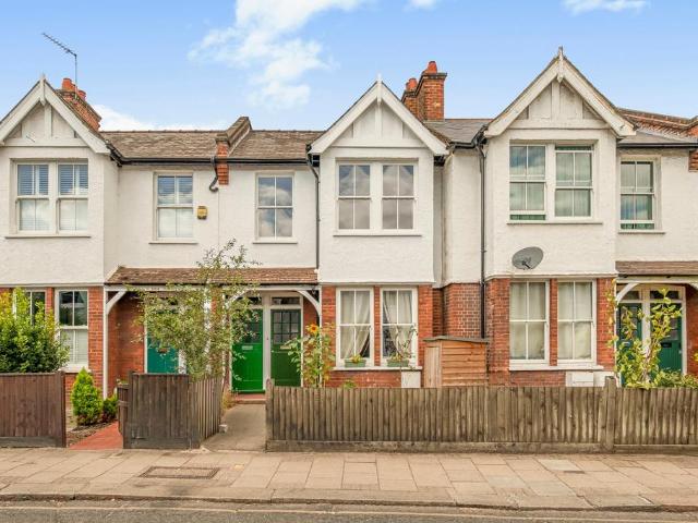 Flat for sale in Kew, Greater London