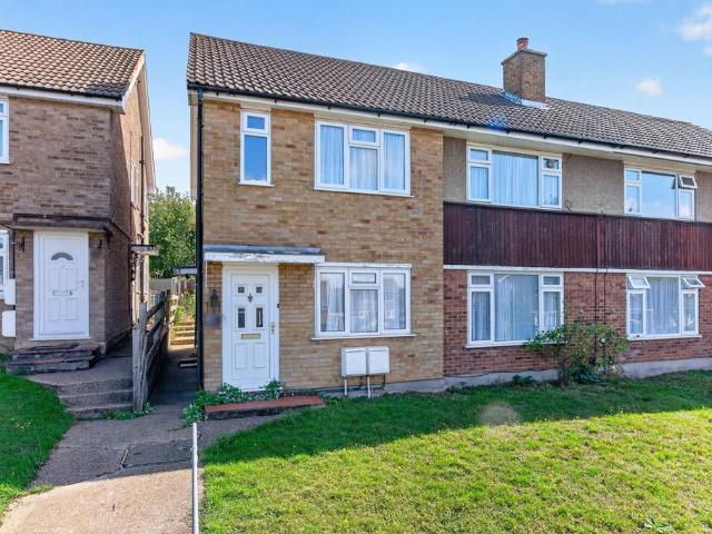 Flat for sale in Upminster Bridge, Greater London