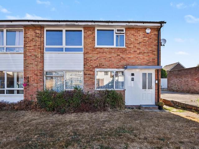 Flat for sale in Chipping Hill, Essex