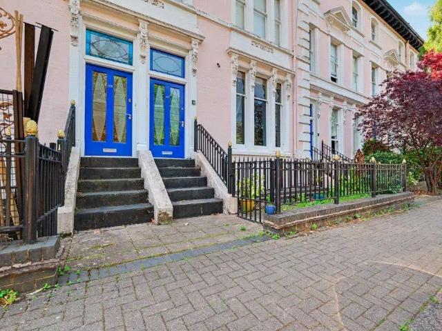 Flat for sale in Highfields, Leicester
