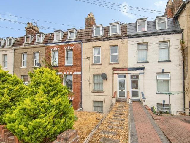 Flat for sale in Dale Hill, Essex