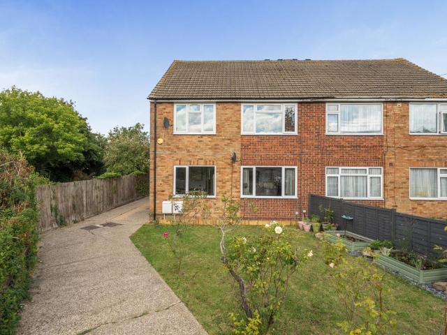 Flat for sale in London Borough of Ealing, Greater London