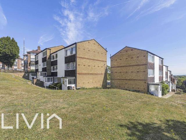 Flat for sale in London Borough of Croydon, South Norwood