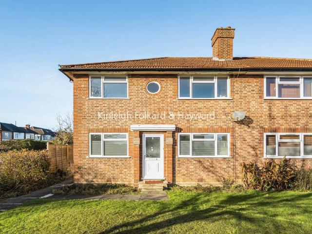 Flat for sale in Cockfosters, Greater London