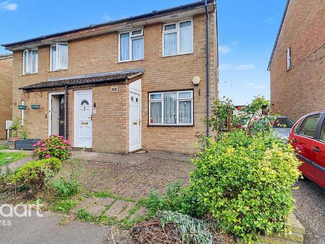 Flat for sale in Yeading, Greater London