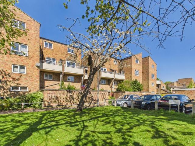Flat for sale in Chesterton, Arbury
