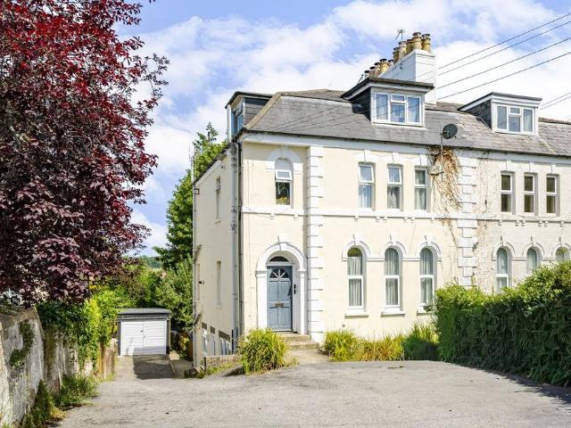 Flat for sale in Uckfield, Cross In Hand