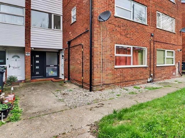 Flat for sale in Spring Park, Luton