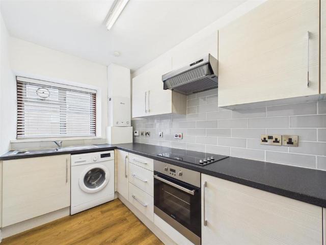 Flat for sale in Bridge Of Earn, Scotland