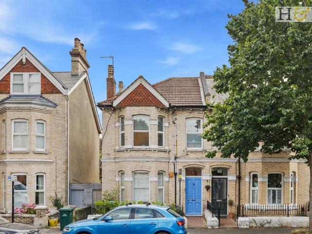 Flat for sale in Aldrington