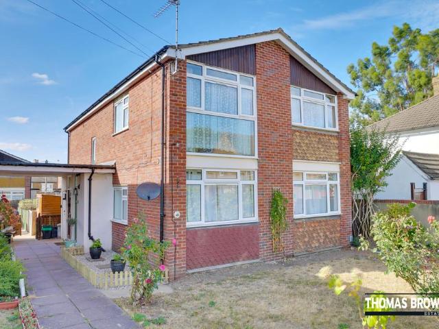 Flat for sale in Ramsden, Greater London