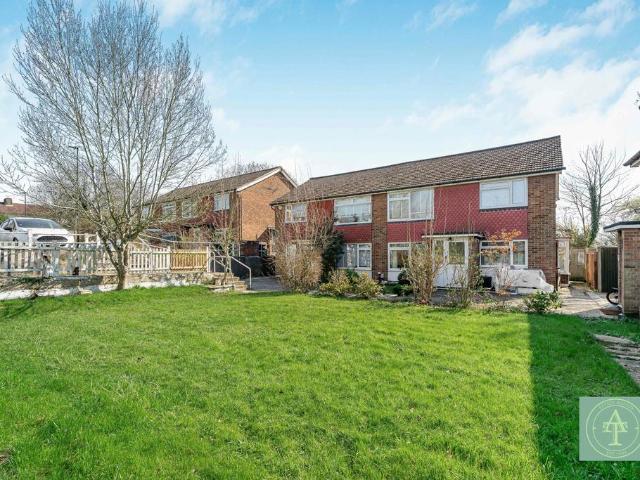 Flat for sale in Cockfosters, Greater London