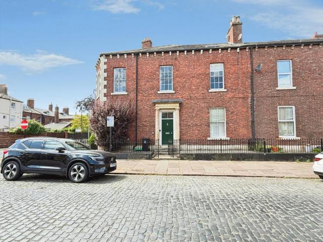 Flat for sale in Stanwix