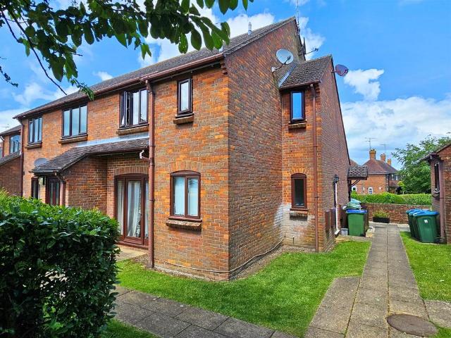 Flat for sale in Waddesdon, Buckinghamshire