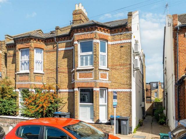 Flat for sale in London Borough of Merton, South Wimbledon