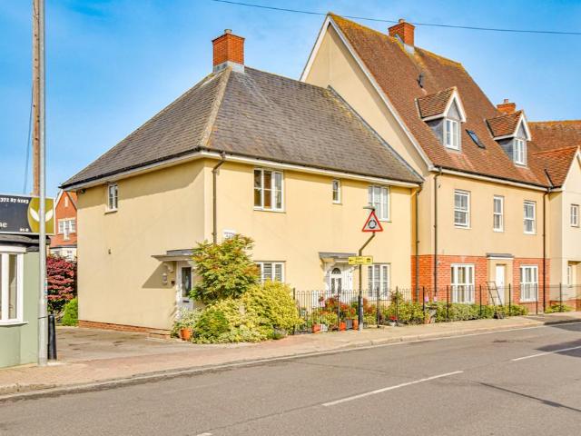 Flat for sale in Duton Hill, Essex