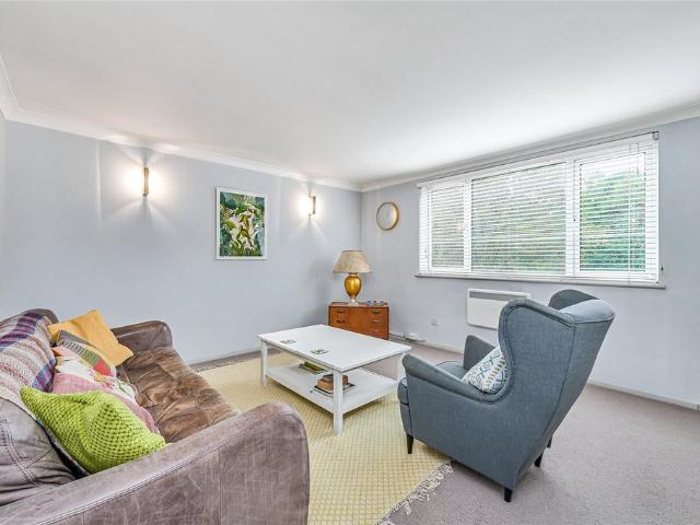 Flat for sale in London Borough of Lambeth, Greater London