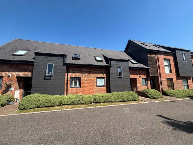 Flat for sale in Thatcham, West Berkshire