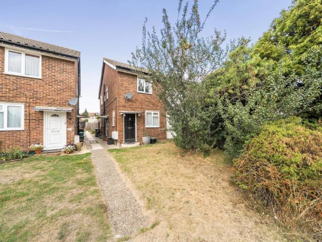 Flat for sale in St Paul's Cray, Greater London