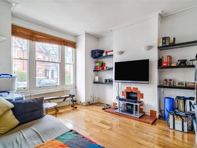 Flat for sale in Furzedown, Greater London
