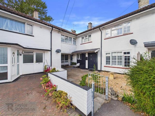 Flat for sale in Northgate, Crawley
