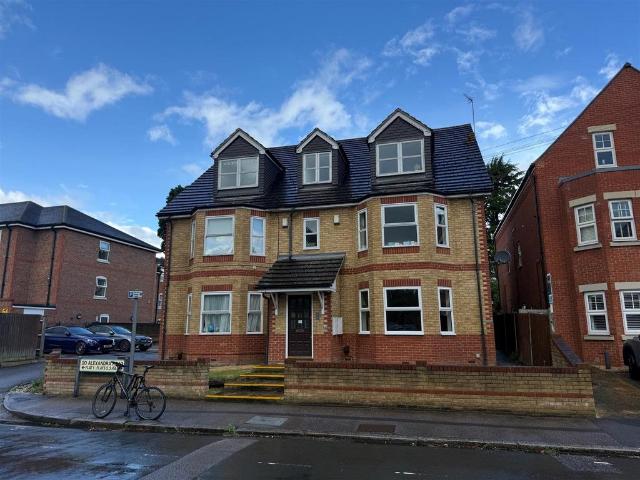 Flat for sale in North Watford