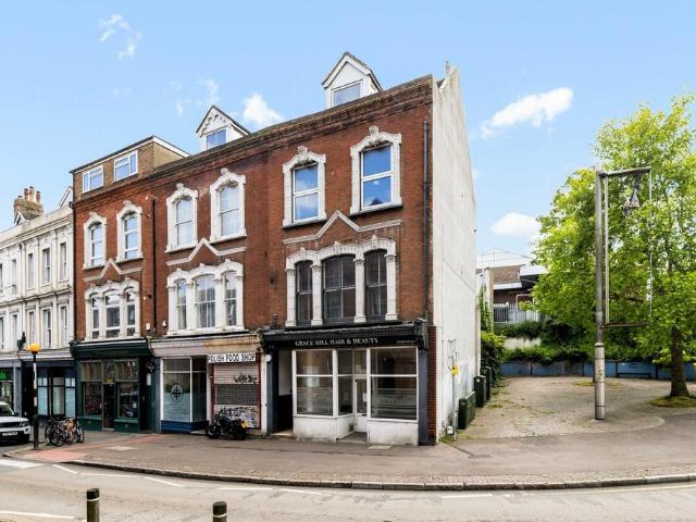 Flat for sale in Folkestone