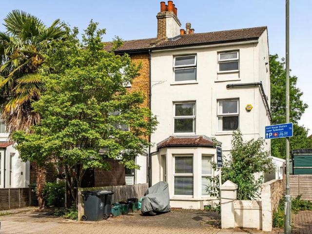 Flat for sale in Penge, Greater London