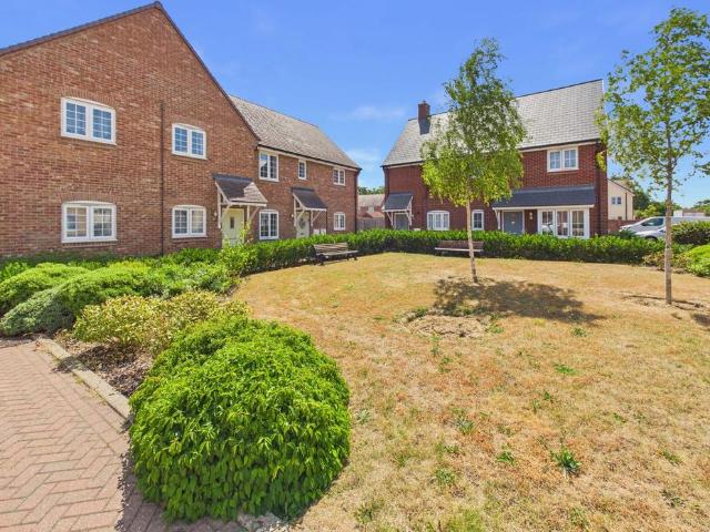 Flat for sale in Chipping Hill, Essex