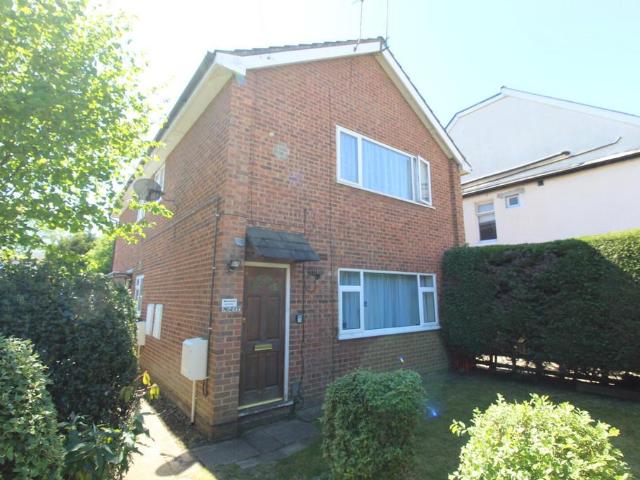 Flat for sale in Woking, Surrey