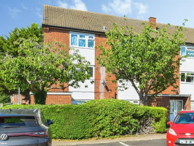 Flat for sale in Kings Hill, Colliers End