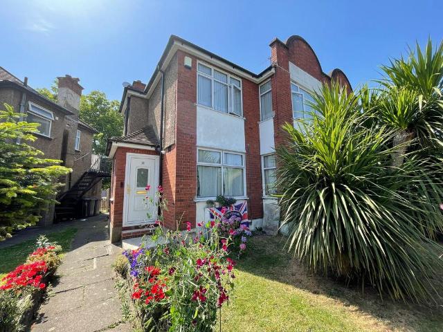 Flat for sale in Preston, Greater London