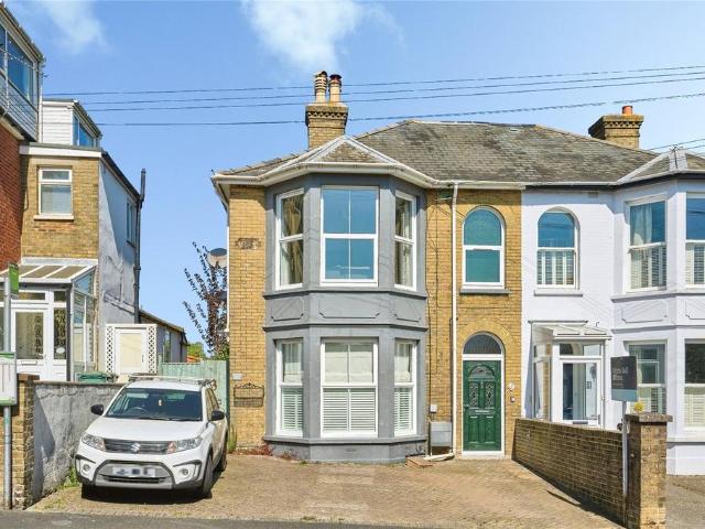 Flat for sale in Cowes, Isle Of Wight