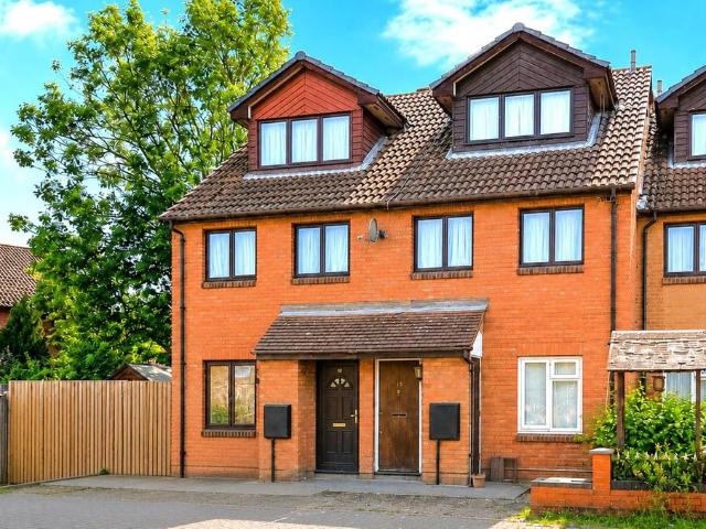 Flat for sale in London Borough of Hillingdon, Greater London