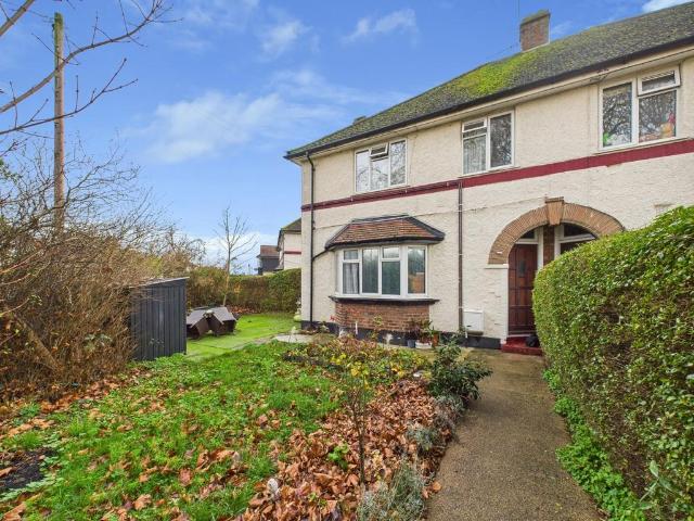 Flat for sale in London Borough of Hounslow, Feltham