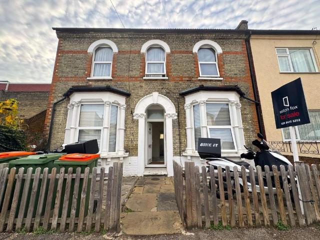 Flat for sale in Forest Gate, Greater London