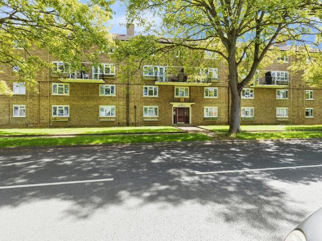 Flat for sale in Prestbury, Golden Valley
