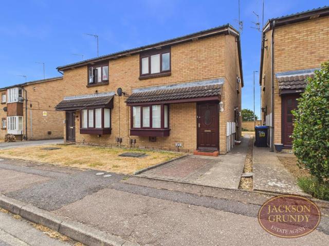 Flat for sale in Northampton, Northamptonshire