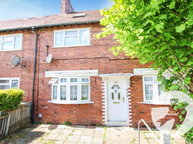 Flat for sale in Middle Park, Greater London