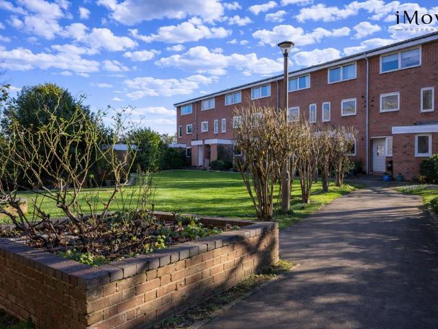 Flat for sale in London Borough of Croydon, Greater London