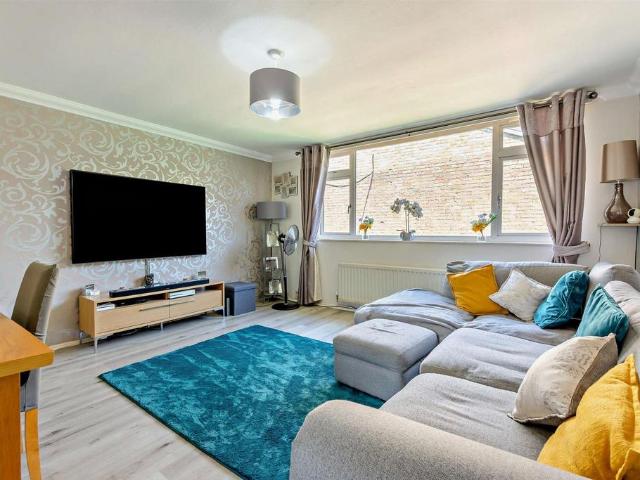 Flat for sale in Barming, Midway