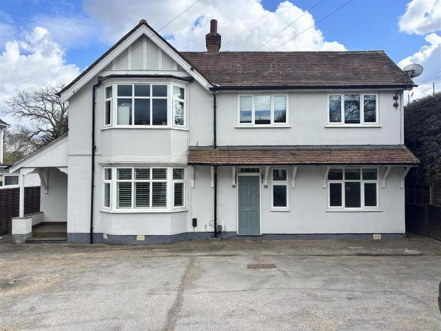Flat for sale in Fleet, Hart