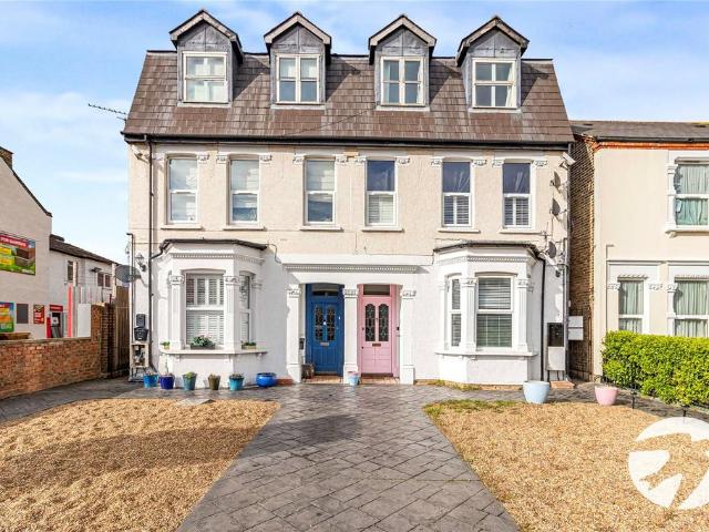 Flat for sale in Crook Log, Welling