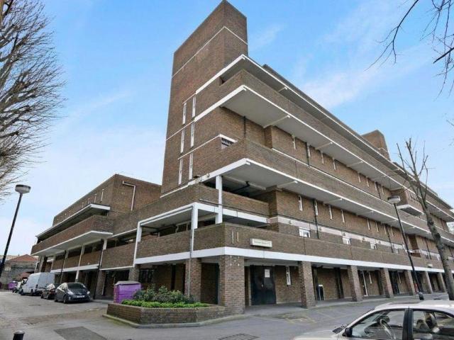 Flat for sale in Ratcliffe, Stepney
