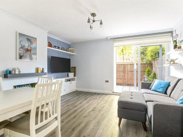 Flat for sale in Islington, Greater London
