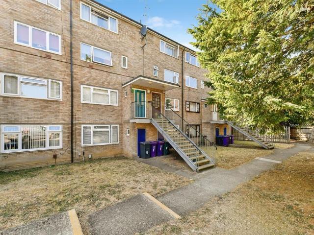 Flat for sale in Knebworth, King's Walden
