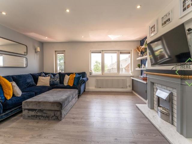 Flat for sale in Collier Row, Greater London